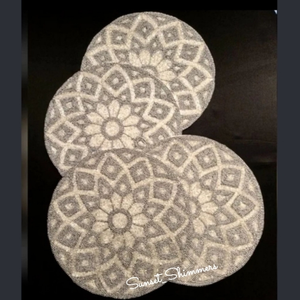 4pc Lux Habitat Sparkly Beaded  Sunflower Placemats Chargers Set New - Picture 7 of 7